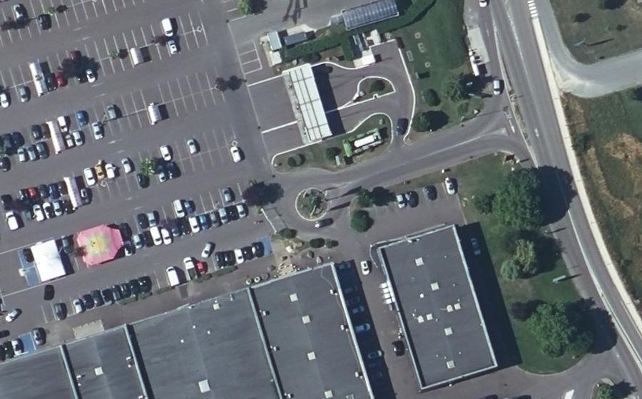 Vue aérienne du Rond-point anonyme n°39023443