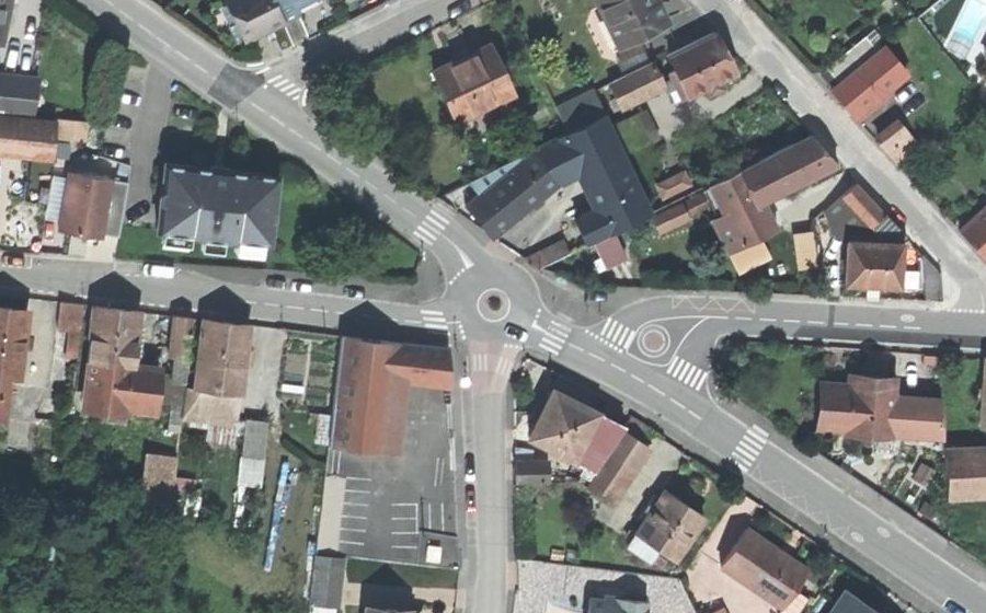 Vue aérienne du Rond-point anonyme n°390302817