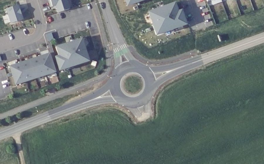 Vue aérienne du Rond-point anonyme n°39035818