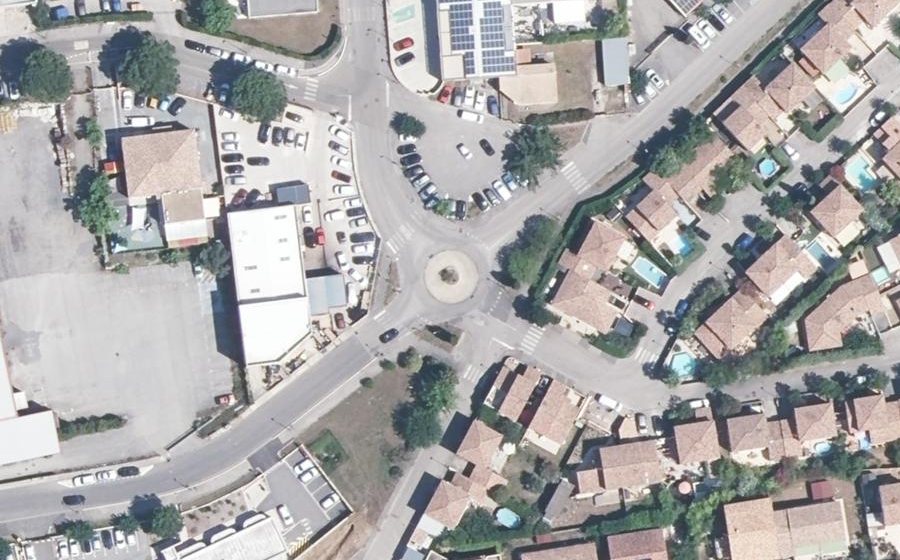 Vue aérienne du Rond-point anonyme n°390504744