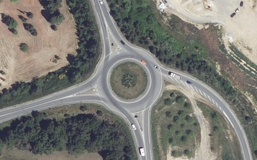 Vue aérienne du Rond-point anonyme n°39087316
