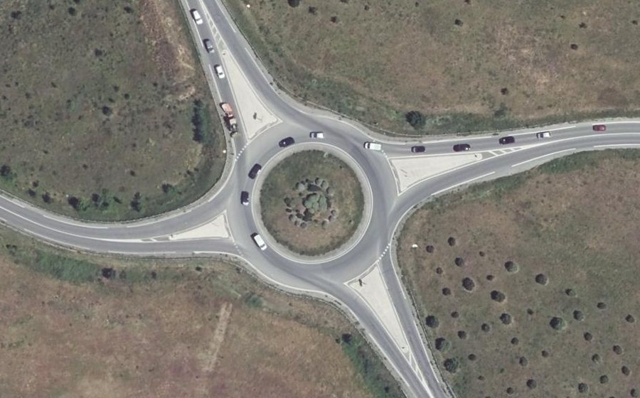 Vue aérienne du Rond-point anonyme n°39087873