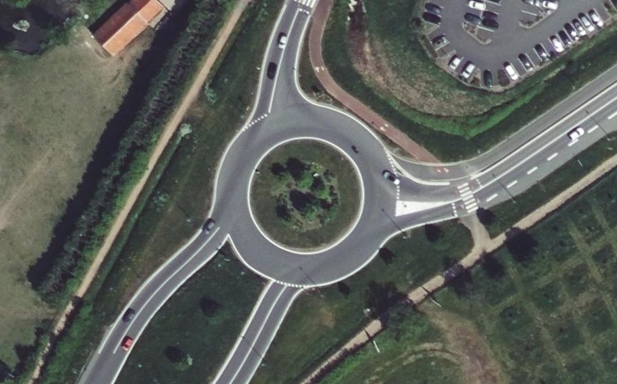 Vue aérienne du Rond-point anonyme n°39094870