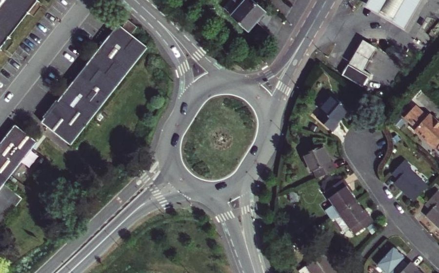 Vue aérienne du Rond-point anonyme n°39094874