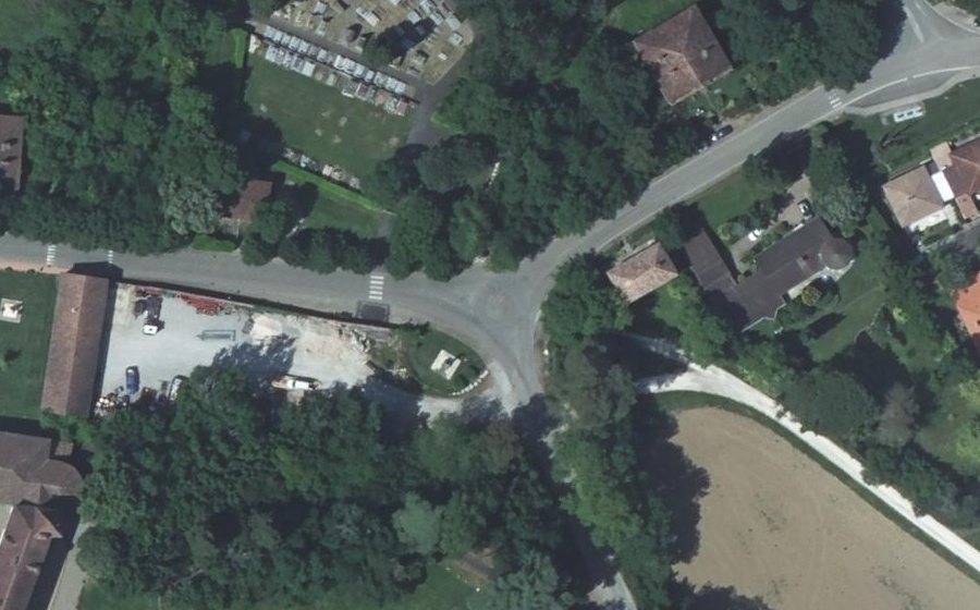 Vue aérienne du Rond-point anonyme n°39115753