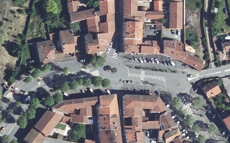 Vue aérienne du Rond-point anonyme n°39118640