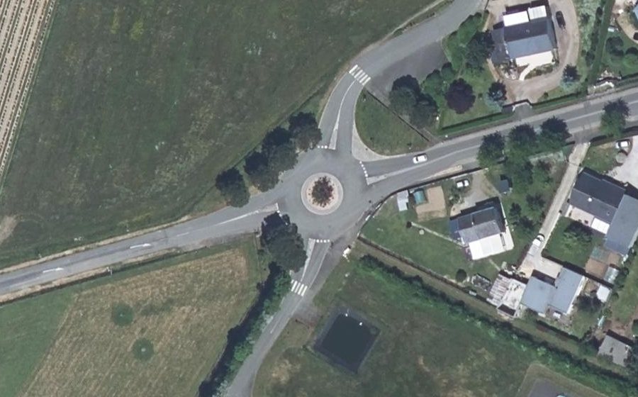 Vue aérienne du Rond-point anonyme n°39129408