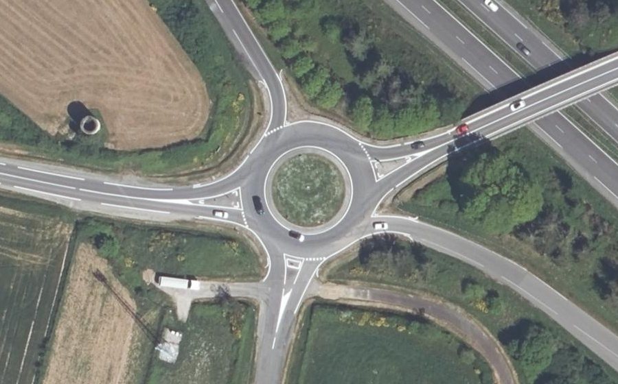 Vue aérienne du Rond-point anonyme n°39140528