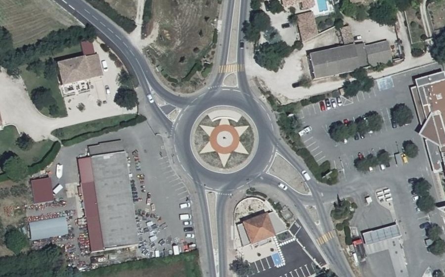Vue aérienne du Rond-point anonyme n°39146357