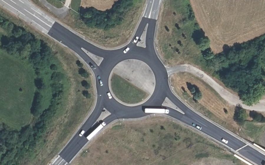 Vue aérienne du Rond-point anonyme n°39157904