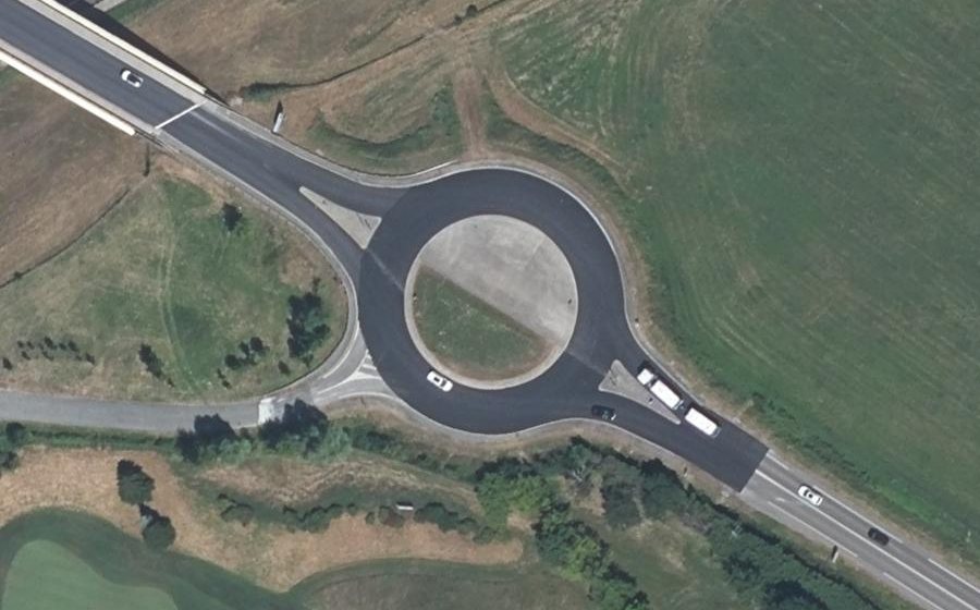 Vue aérienne du Rond-point anonyme n°39157908