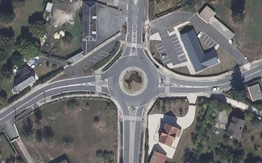 Vue aérienne du Rond-point anonyme n°39161257