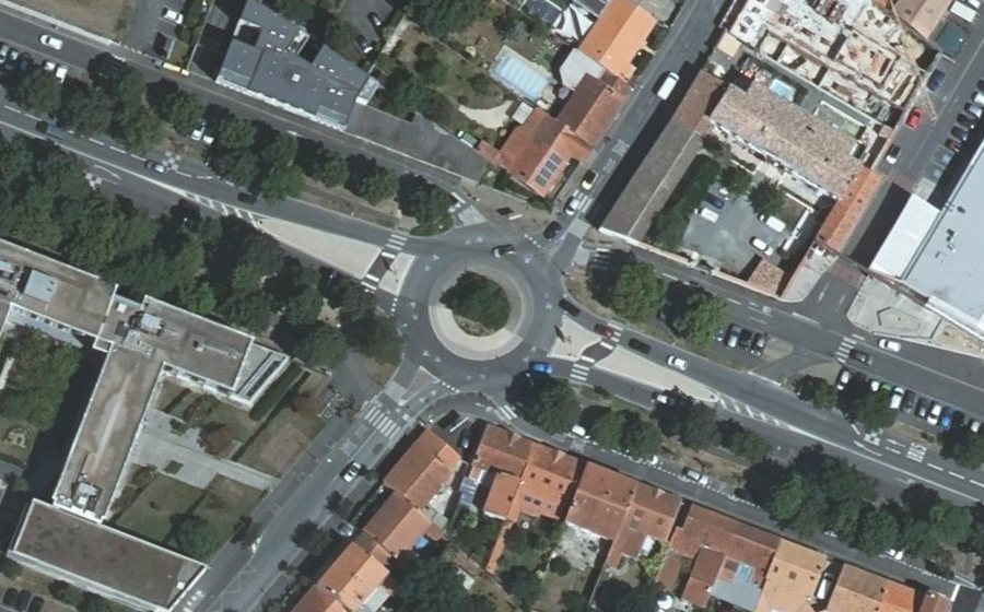 Vue aérienne du Rond-point anonyme n°39162309