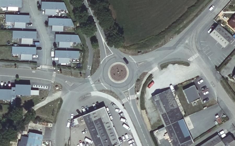 Vue aérienne du Rond-point anonyme n°39163322