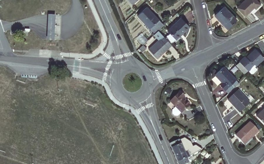 Vue aérienne du Rond-point anonyme n°39163415