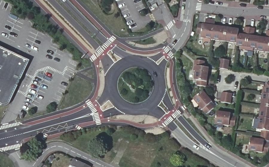 Vue aérienne du Rond-point anonyme n°39170848