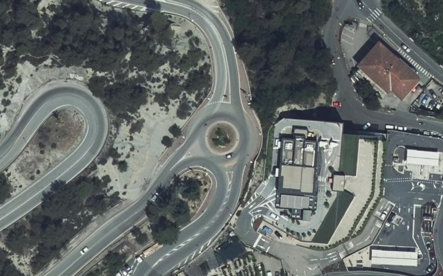 Vue aérienne du Rond-point anonyme n°391712590