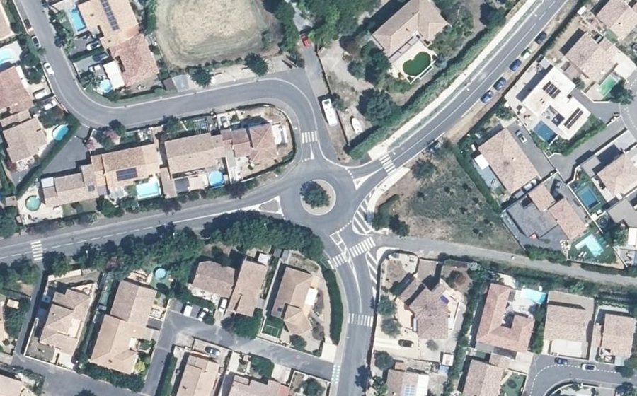 Vue aérienne du Rond-point anonyme n°39171288