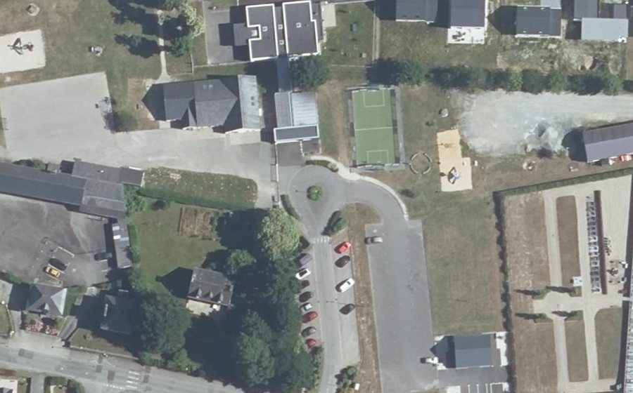 Vue aérienne du Rond-point anonyme n°391784067