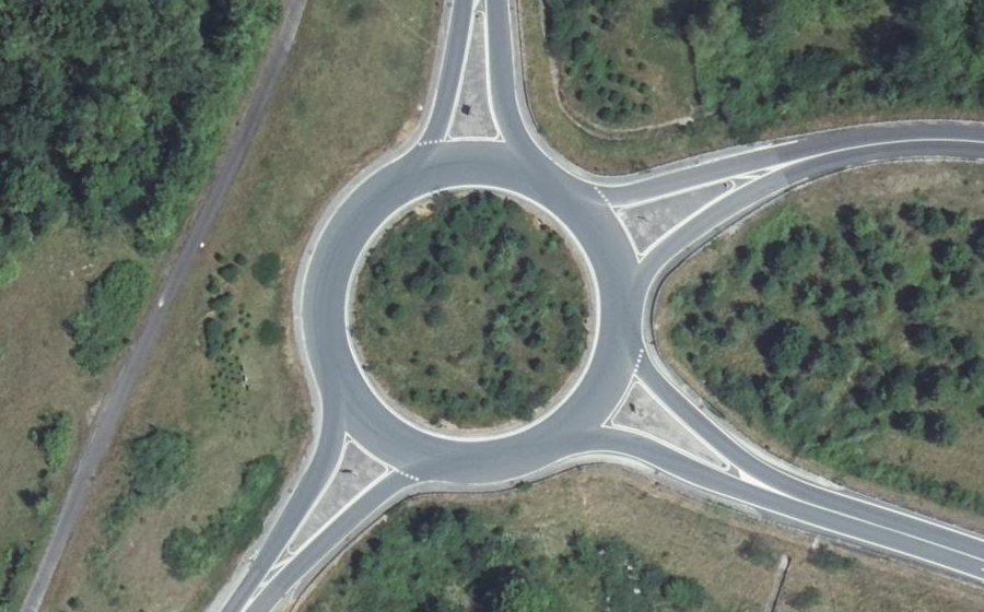 Vue aérienne du Rond-point anonyme n°39179654