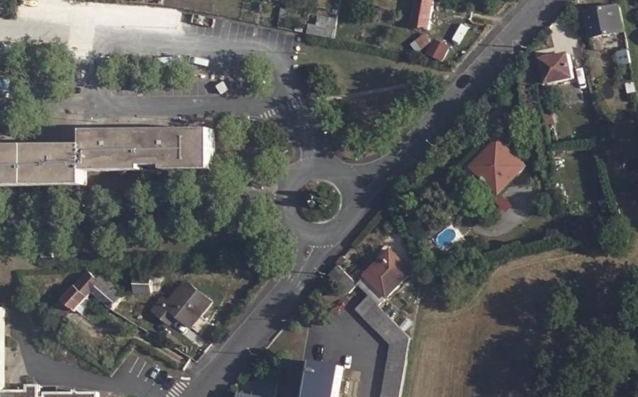 Vue aérienne du Rond-point anonyme n°39181491