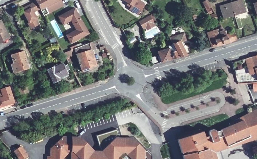 Vue aérienne du Rond-point anonyme n°39186156