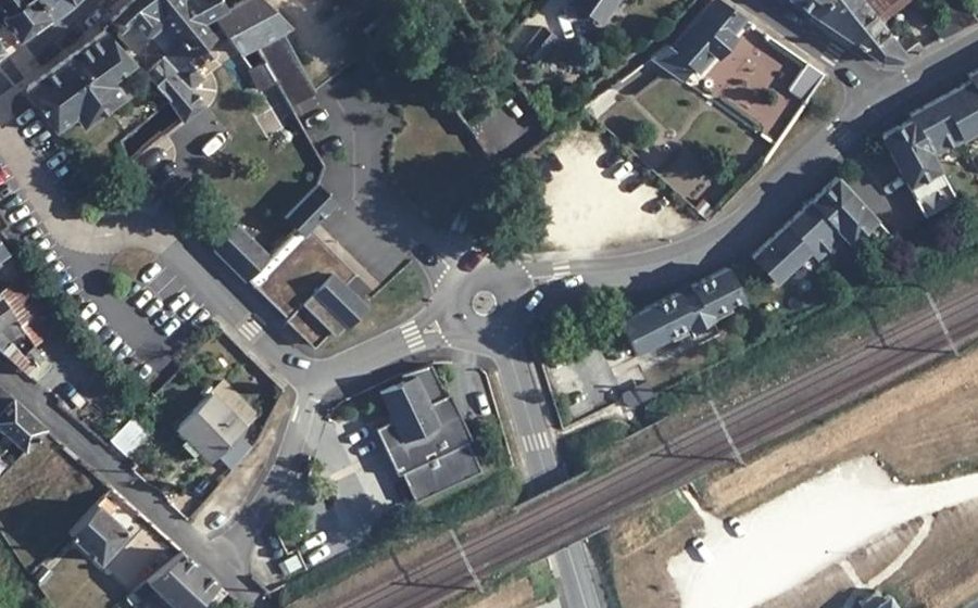 Vue aérienne du Rond-point anonyme n°39195760