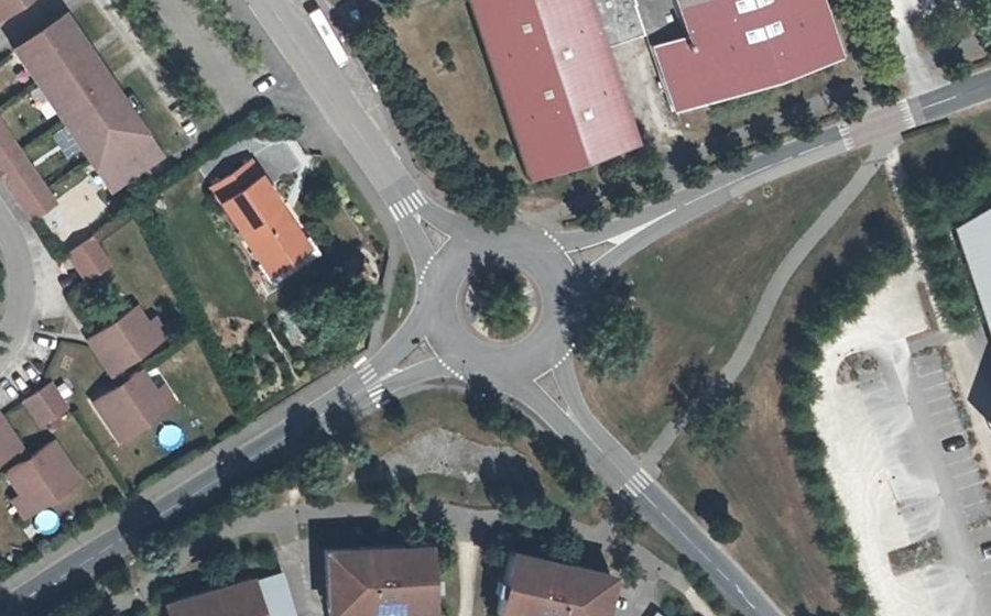Vue aérienne du Rond-point anonyme n°39198192