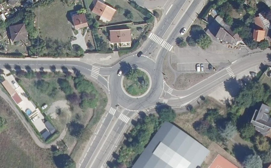 Vue aérienne du Rond-point anonyme n°39214782