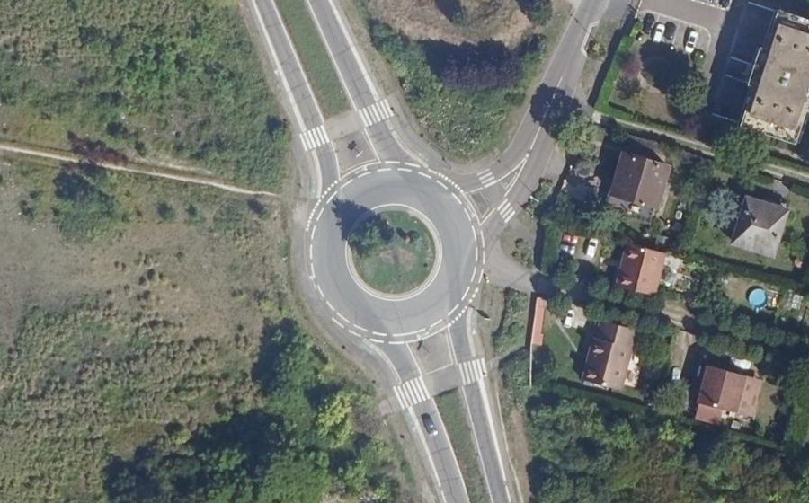 Vue aérienne du Rond-point anonyme n°39216883