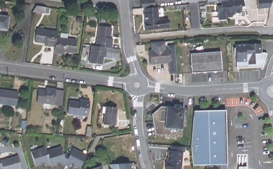 Vue aérienne du Rond-point anonyme n°392172988
