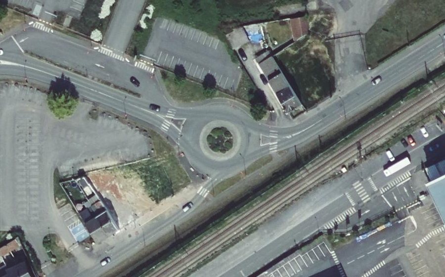 Vue aérienne du Rond-point anonyme n°39218539