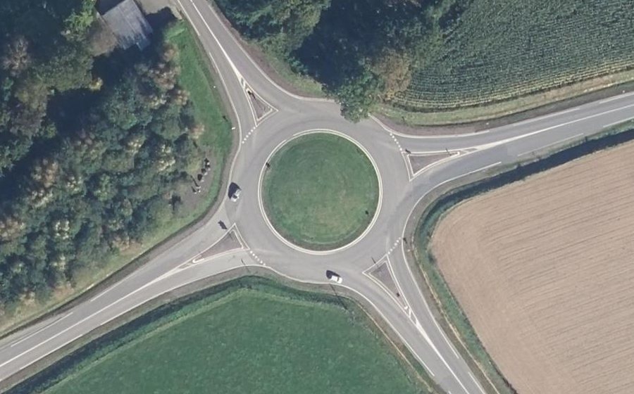 Vue aérienne du Rond-point anonyme n°392272206