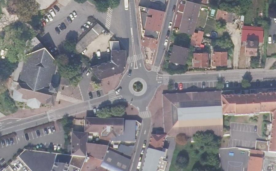 Vue aérienne du Rond-point anonyme n°39227597