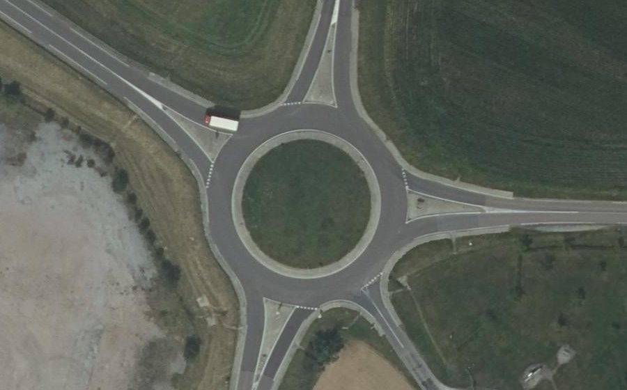 Vue aérienne du Rond-point anonyme n°39230942