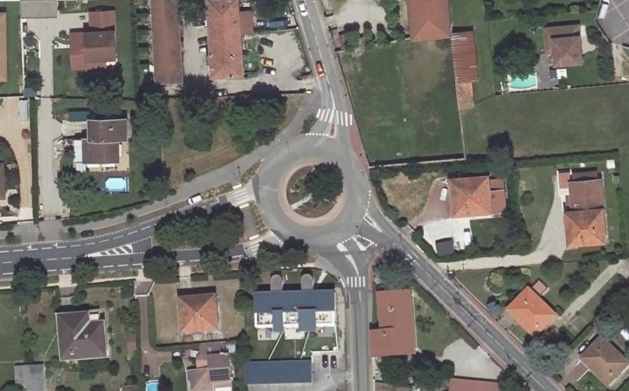 Vue aérienne du Rond-point anonyme n°39233239