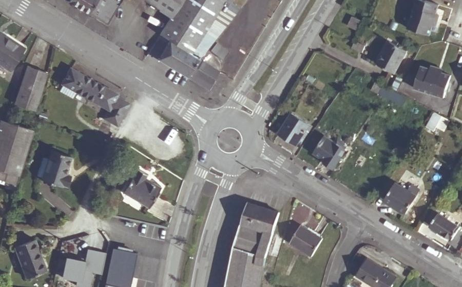 Vue aérienne du Rond-point anonyme n°39238481