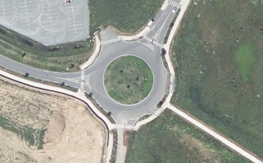 Vue aérienne du Rond-point anonyme n°392513798