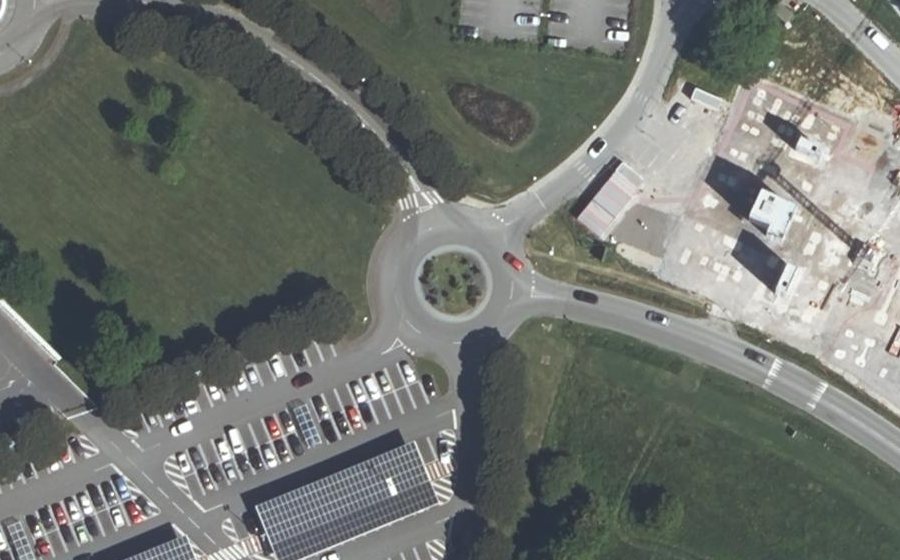 Vue aérienne du Rond-point anonyme n°392515063