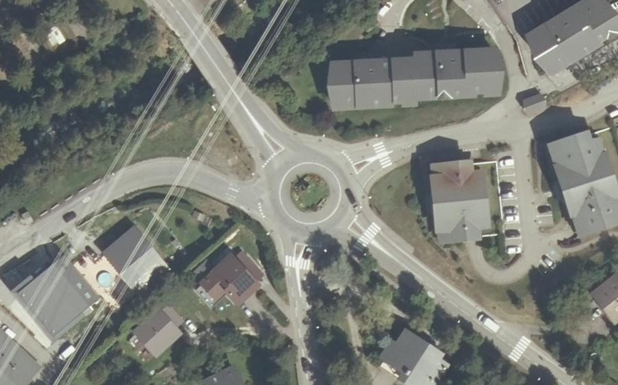Vue aérienne du Rond-point anonyme n°392527980
