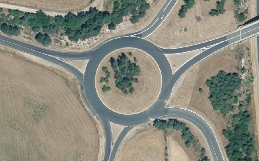 Vue aérienne du Rond-point anonyme n°39253848