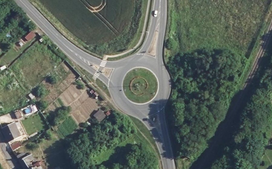 Vue aérienne du Rond-point anonyme n°39257775