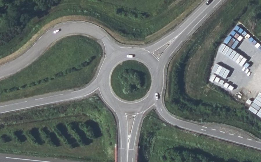 Vue aérienne du Rond-point anonyme n°39264992