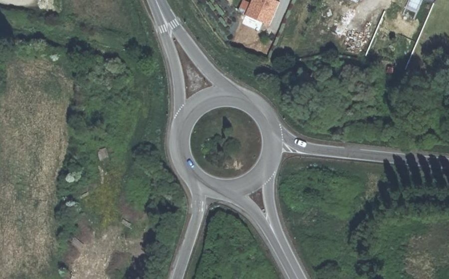 Vue aérienne du Rond-point anonyme n°39265571