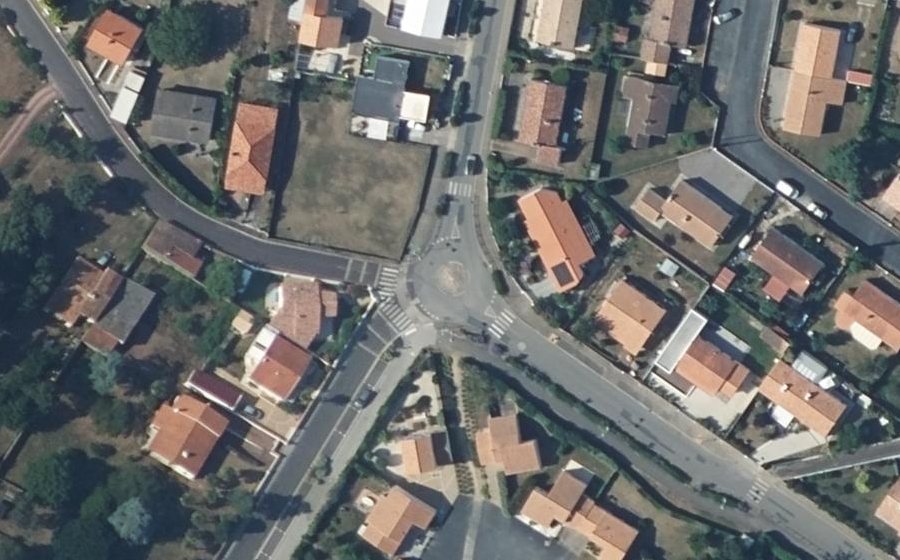 Vue aérienne du Rond-point anonyme n°392657647