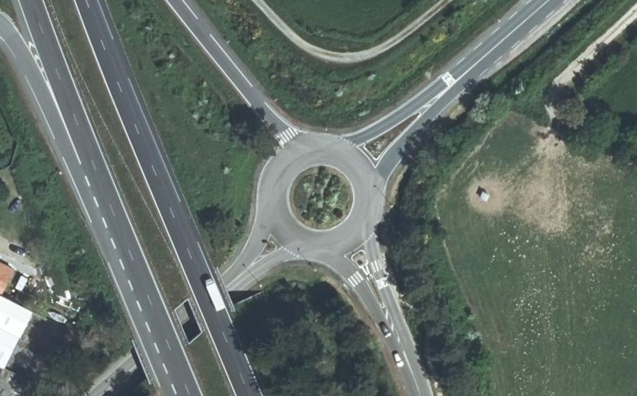 Vue aérienne du Rond-point anonyme n°39267090