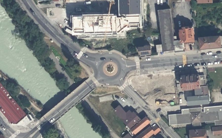 Vue aérienne du Rond-point anonyme n°392681210