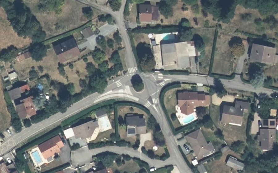 Vue aérienne du Rond-point anonyme n°392689508