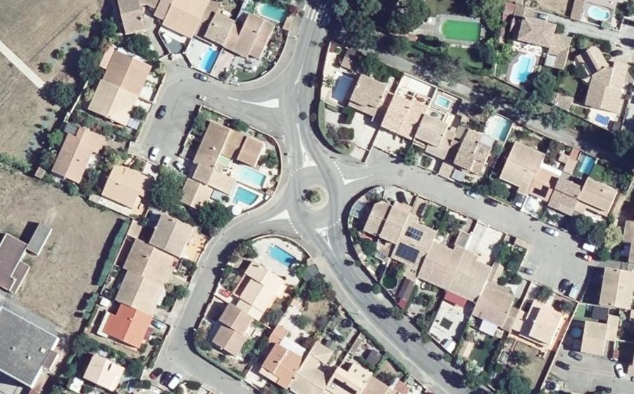 Vue aérienne du Rond-point anonyme n°392793113