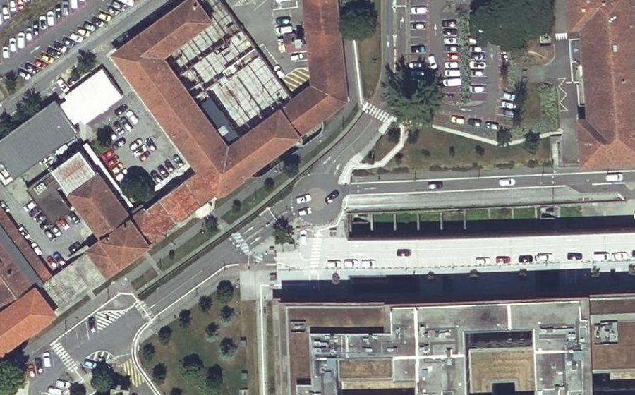 Vue aérienne du Rond-point anonyme n°392998849